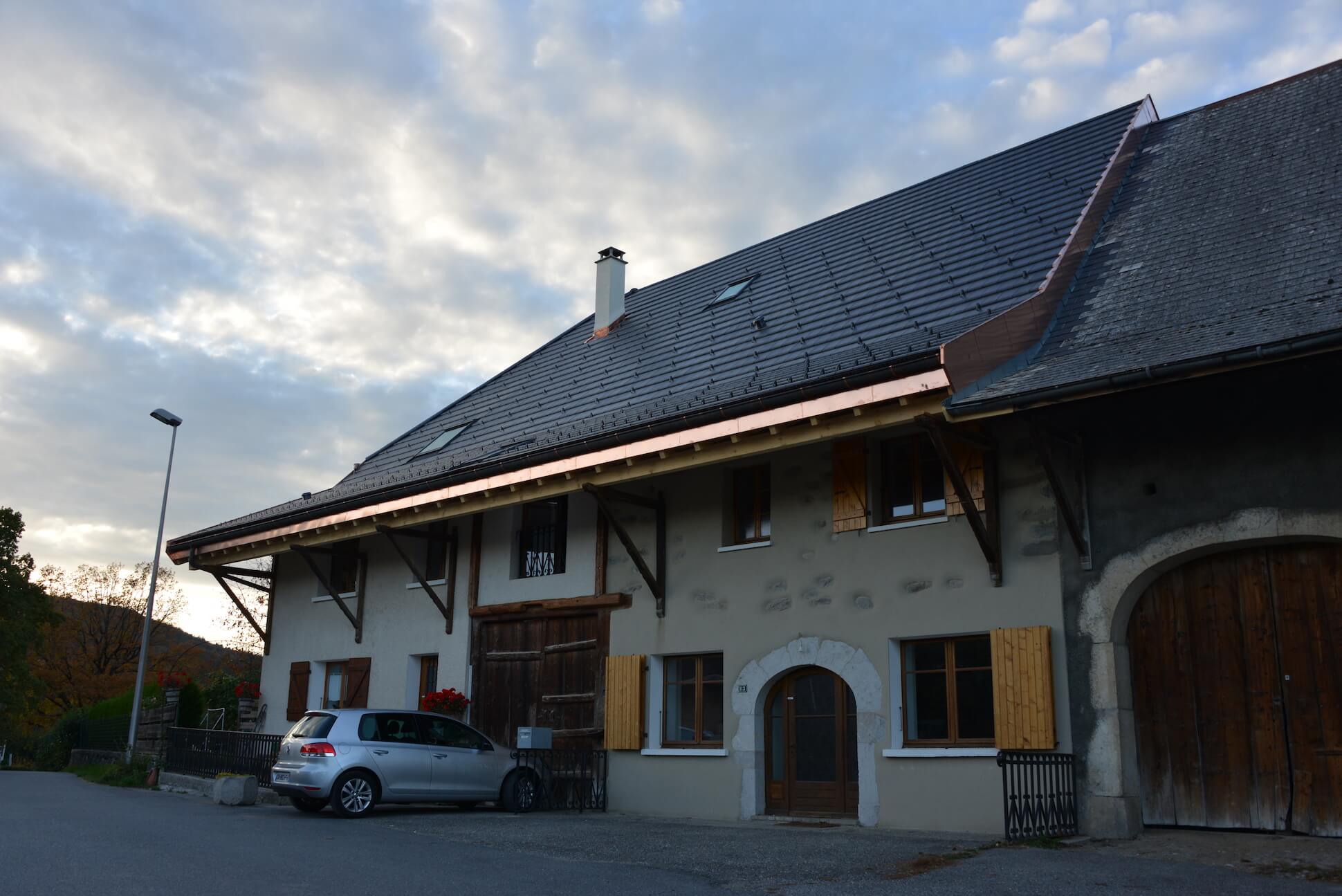 Realisation de Couverture par ETS BOUCHET Spécialiste en Charpente & Menuiserie, couverture, zinguerie, isolation, ossature bois et en travaux neufs ou rénovations en Haute-Savoie.