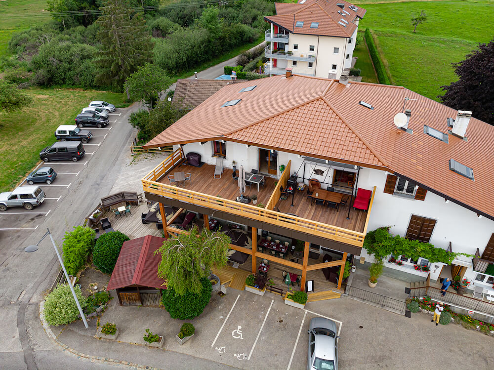 Realisation de Terrasse et toiture par ETS BOUCHET Spécialiste en Charpente & Menuiserie, couverture, zinguerie, isolation, ossature bois et en travaux neufs ou rénovations en Haute-Savoie.